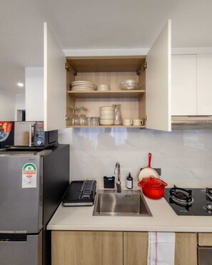 Micro-ondes, four, plaque de cuisson