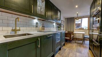 Micro-ondes, four, plaque de cuisson, lave-vaisselle