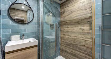 Renovated ski-in, ski-out Condo