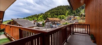 Renovated ski-in, ski-out Condo