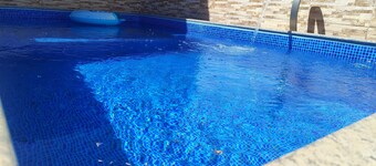 High-end house with swimming pool and 3 bedrooms
