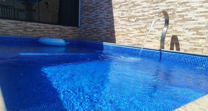 High-end house with swimming pool and 3 bedrooms