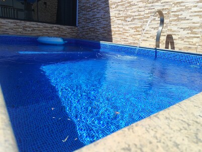 High-end house with swimming pool and 3 bedrooms