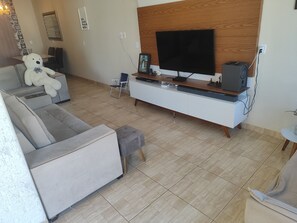 Smart TV, lettore DVD, impianto stereo