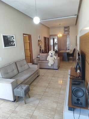 Smart-tv, een dvd-speler en een stereo