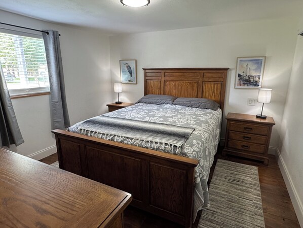 2 bedrooms, desk, iron/ironing board, travel cot