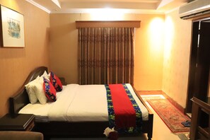 In-room safe, desk, laptop workspace, soundproofing