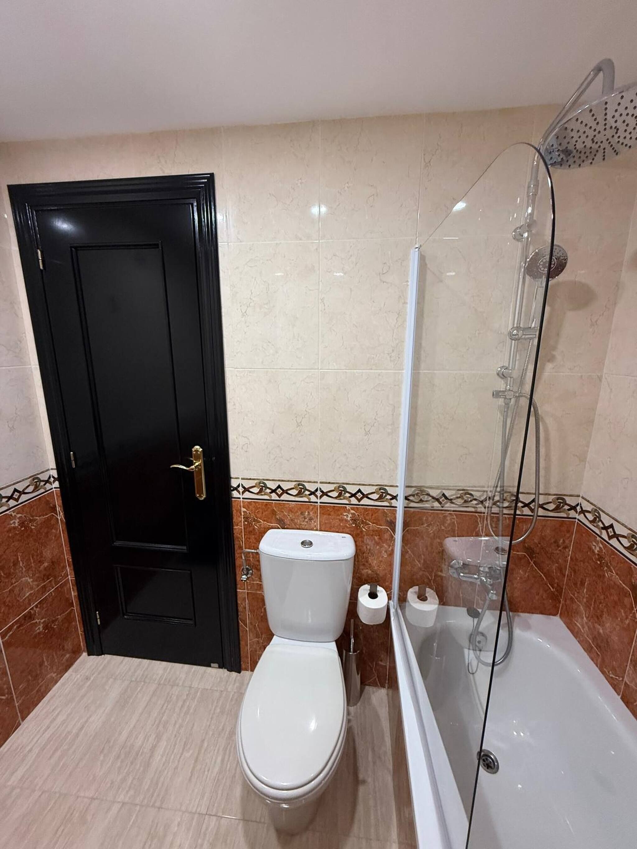 Apartment, 2 Bedrooms, Accessible, Smoking | Bathroom