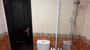 Apartment, 2 Bedrooms, Accessible, Smoking | Bathroom