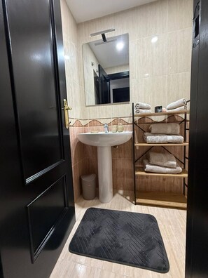 Apartment, 2 Bedrooms, Accessible, Smoking | Bathroom - World Magic Vacations (Oropesa del Mar)