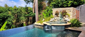 Rosita with a Waterfall Jacuzzi & Rain Forest feel