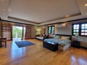 5 bedrooms, iron/ironing board, WiFi, bed sheets
