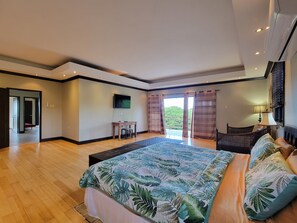 5 bedrooms, iron/ironing board, WiFi, bed sheets