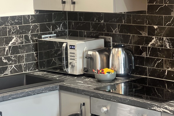 Réfrigérateur, micro-ondes, four, plaque de cuisson