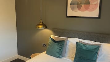 1 habitación, tabla de planchar con plancha, wifi gratis y ropa de cama