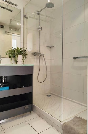 Dusche, Toilettenpapier