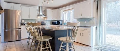 Micro-ondes, four, plaque de cuisson, lave-vaisselle