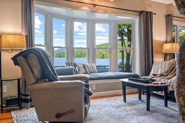 Smart TV, fireplace, video games, books