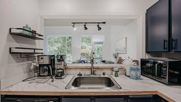 Condo, 2 Bedrooms, Balcony | Interior