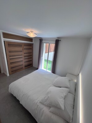 2 bedrooms, desk, free WiFi, bed sheets