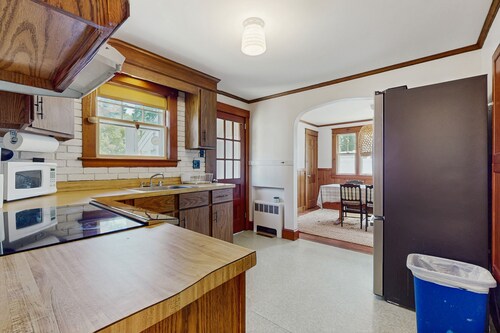 Cape house w/ AC, walk to Park, ferries, dining &amp; shops; close to rail trail