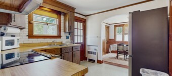 Cape house w/ AC, walk to Park, ferries, dining & shops; close to rail trail