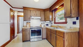 KylskÄp, mikrovÄgsugn, ugn och spishÀll