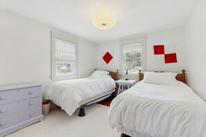 2 soverom, strykejern/-brett, internettilgang og sengetøy