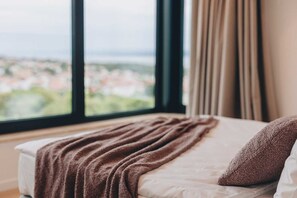 4 bedrooms, free WiFi, bed sheets