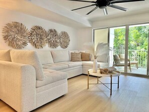 Televisión, futbolito, mesa de ping pong