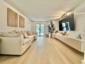 Televisión, futbolito, mesa de ping pong