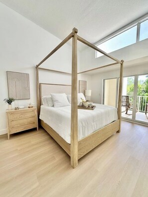 3 habitaciones, tabla de planchar con plancha, wifi y ropa de cama 