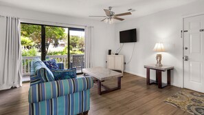 Condo, 1 King Bed, Balcony, Garden View (Beachwood Villas 1C) | Living area | 42-inch flat-screen TV with digital channels - Beachwood Villas (Santa Rosa Beach)
