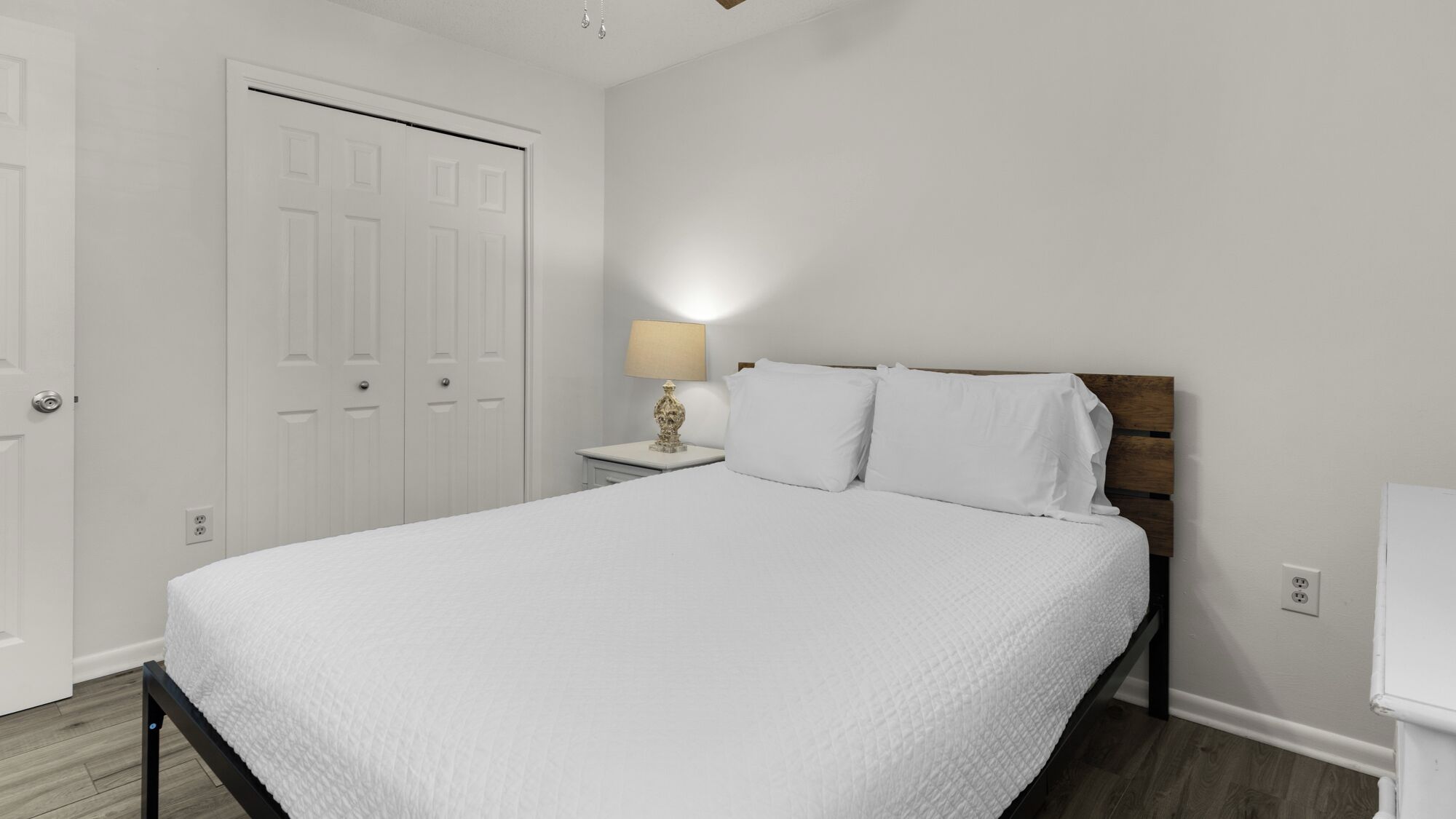 Appartamento, 1 letto king, balcone, vista giardino (Beachwood Villas 1C) | 1 camera, con stile personalizzato, con arredamento individuale