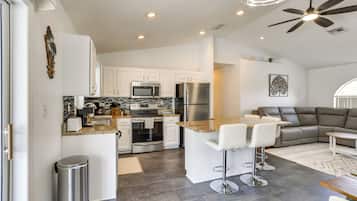 Fridge, microwave, stovetop, dishwasher