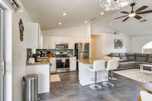 Fridge, microwave, stovetop, dishwasher