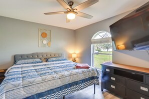 3 bedrooms, iron/ironing board, internet, bed sheets