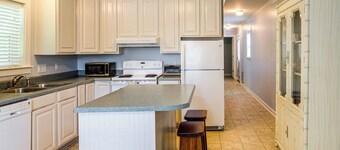 7 Mi to Ole Miss: Quiet Rural Retreat w/ Yard!