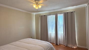 2 bedrooms, iron/ironing board, WiFi, bed sheets