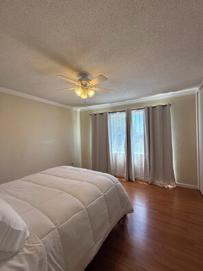 2 bedrooms, iron/ironing board, WiFi, bed sheets
