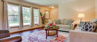 10 Mi to Downtown: Group Getaway in Minneapolis