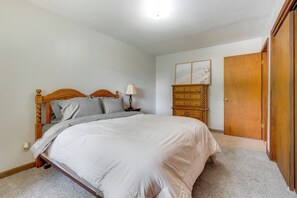 3 bedrooms, iron/ironing board, Internet, bed sheets