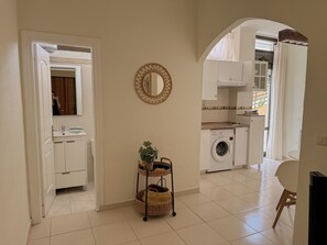 Interior - Pambnb – Cozy Beachfront Apartment with Pool (Puerto de Santiago)