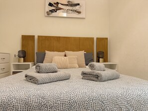 1 室のベッドルーム、WiFi、ベッドシーツ