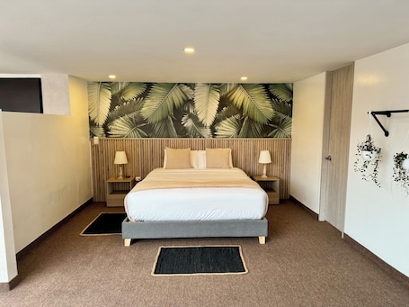 Deluxe Suite, Courtyard View | In-room safe, iron/ironing board, free WiFi