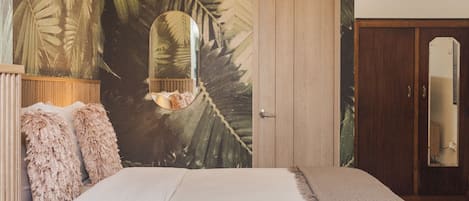 Standard Suite | In-room safe, iron/ironing board, free WiFi