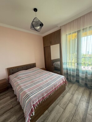 3 bedrooms, iron/ironing board, WiFi