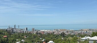 Charming 3-bedroom house with WiFi and AC in Batumi