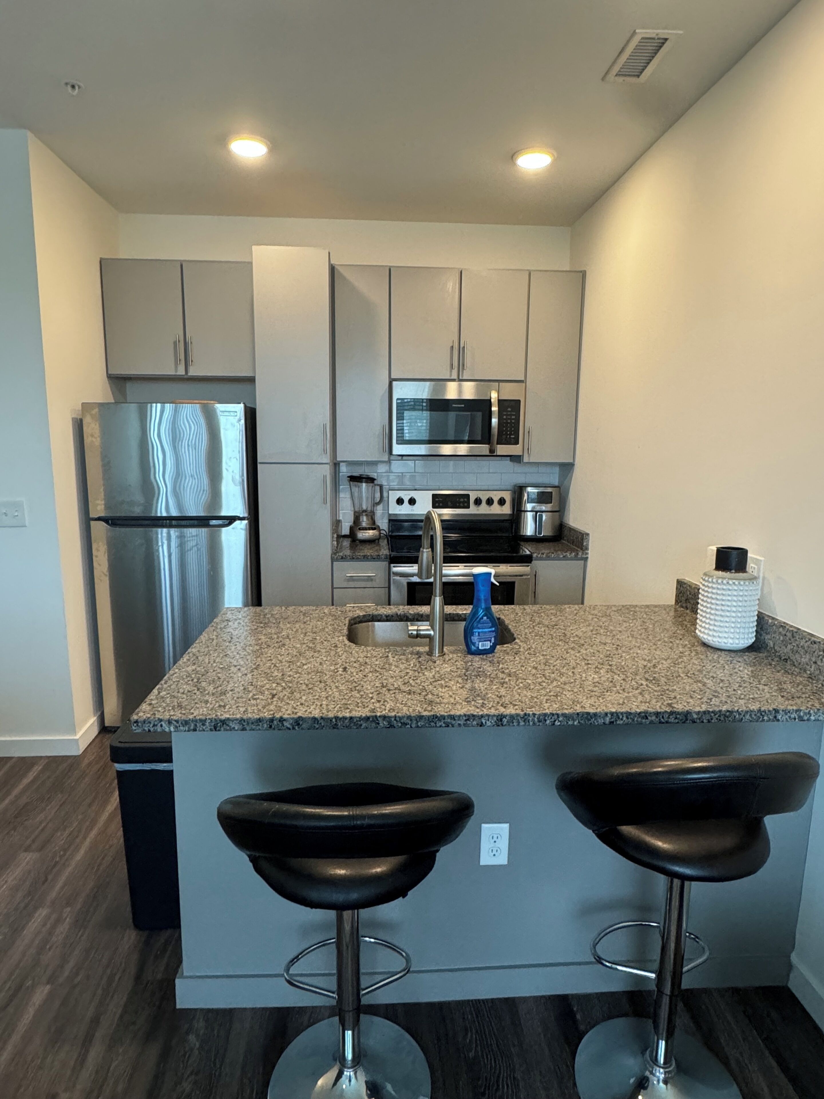 Microondas, horno, parrilla de estufa y lavavajillas 