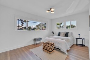 4 chambres, fer et planche à repasser, Wi-Fi, draps fournis